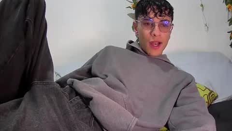 sweet_boy2224 online show from 10, 1, 2026