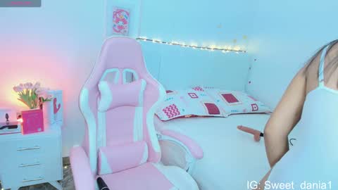 Snapshot of sweet_dania_ chatting on 9, 9, 2025 sweet_dania_ online show from 9, 9, 2025