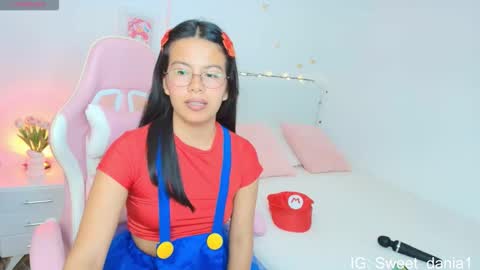 Snapshot of sweet_dania_ chatting on 11, 10, 2025 sweet_dania_ online show from 11, 10, 2025