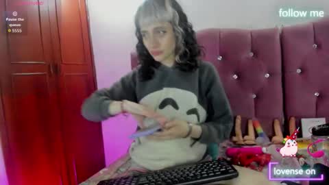  emmili  online show from 28, 10, 2025