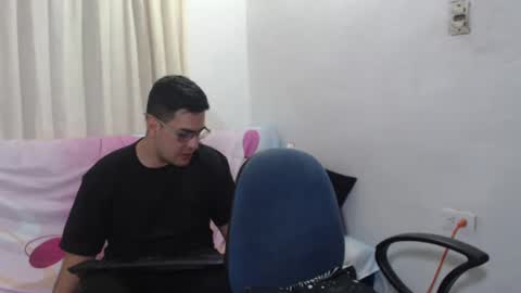 Snapshot of sweet_fantasy_couple chatting on 27, 1, 2025 sweet_fantasy_couple online show from 27, 1, 2025
