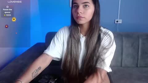 Snapshot of sweet_honey_wet chatting on 18, 11, 2025 Nella online show from 18, 11, 2025