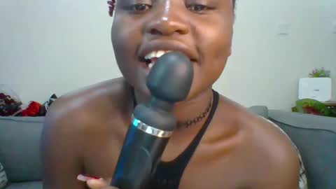 Snapshot of sweet_jenica chatting on 6, 3, 2025 ESTHER NEEMA online show from 6, 3, 2025