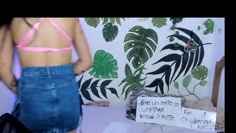 Snapshot of sweet_joint_girl chatting on 12, 10, 2025 Dahnna online show from 12, 10, 2025