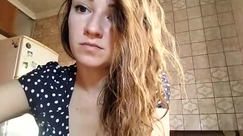 Snapshot of sweet_lilgirl_x chatting on 8, 2, 2025 Anna online show from 8, 2, 2025