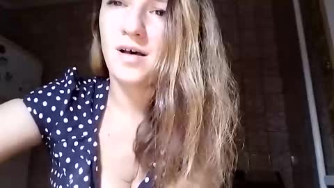 Snapshot of sweet_lilgirl_x chatting on 3, 3, 2025 Anna online show from 3, 3, 2025