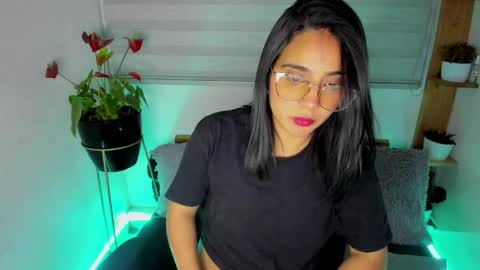 Snapshot of sweet_lina1 chatting on 18, 5, 2026 Lina online show from 18, 5, 2026