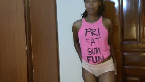 Snapshot of sweet_melod chatting on 18, 11, 2025 Linda online show from 18, 11, 2025