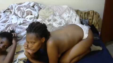 Snapshot of sweet_melod chatting on 20, 11, 2025 Linda online show from 20, 11, 2025