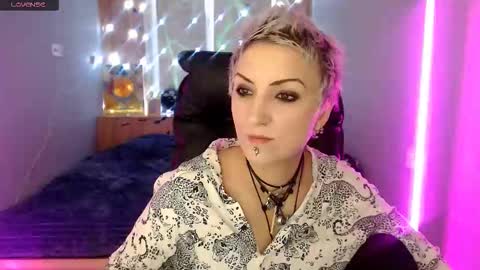 sweet_n_strong online show from 21, 11, 2025