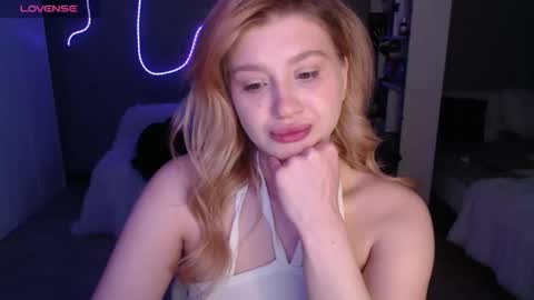 Snapshot of sweet_nicole_333 chatting on 28, 5, 2026 sweet_nicole_333 online show from 28, 5, 2026