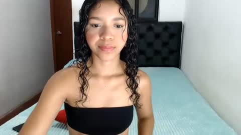 Snapshot of sweet_petite15 chatting on 12, 6, 2026 petite sweet online show from 12, 6, 2026