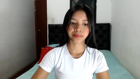 Snapshot of sweet_petite15 chatting on 14, 7, 2026 petite sweet online show from 14, 7, 2026