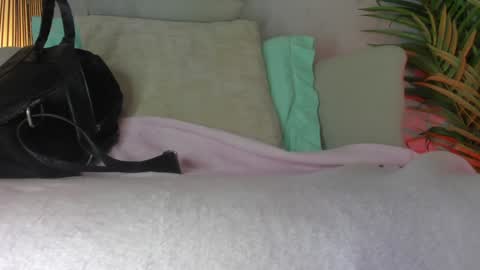 Snapshot of sweet_skiinny chatting on 28, 10, 2025 Adeline online show from 28, 10, 2025