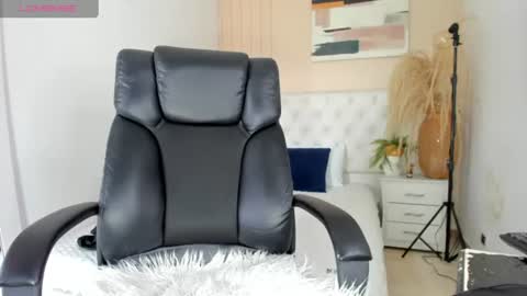 Yeileen online show from 14, 7, 2026