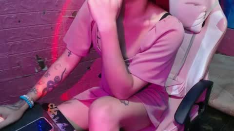 Snapshot of sweet_vina18 chatting on 23, 11, 2025 sweet_vina18 online show from 23, 11, 2025