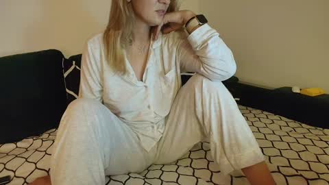 Snapshot of sweetania_ chatting on 9, 1, 2025 Ania online show from 9, 1, 2025