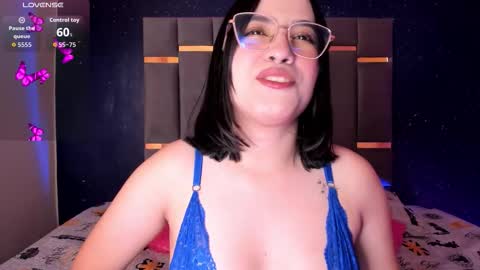 Snapshot of sweetanniie_ chatting on 7, 11, 2025 Annie online show from 7, 11, 2025