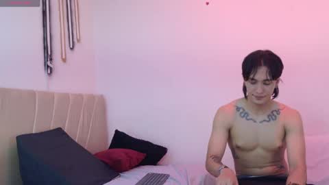 sweetauracouple online show from 11, 5, 2026
