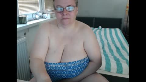 Sweetboobs85h online show from 18, 5, 2026