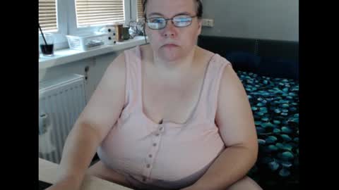 Sweetboobs85h online show from 15, 7, 2026
