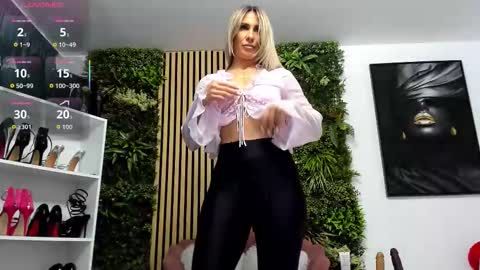 Snapshot of sweetcherry30_ chatting on 24, 10, 2025 Cherry online show from 24, 10, 2025