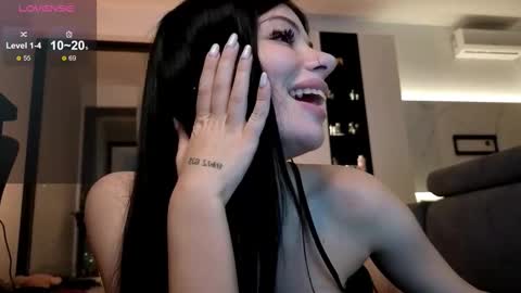 Snapshot of sweetcoles chatting on 22, 11, 2025 Emma online show from 22, 11, 2025