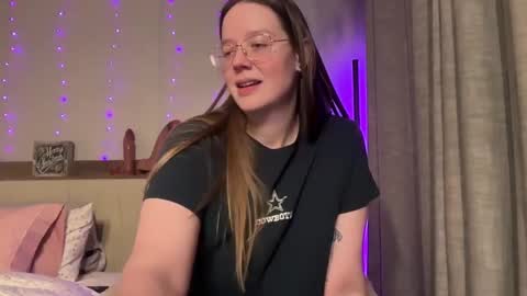 Snapshot of sweetdee222x chatting on 10, 12, 2024 Delilah Samson online show from 10, 12, 2024