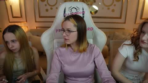 Snapshot of sweetdesiree_ chatting on 5, 10, 2025 Amelia online show from 5, 10, 2025