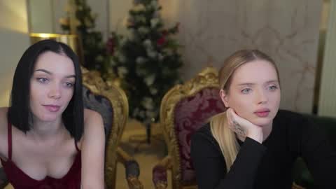 Snapshot of sweetdesiree_ chatting on 19, 12, 2025 Amelia online show from 19, 12, 2025