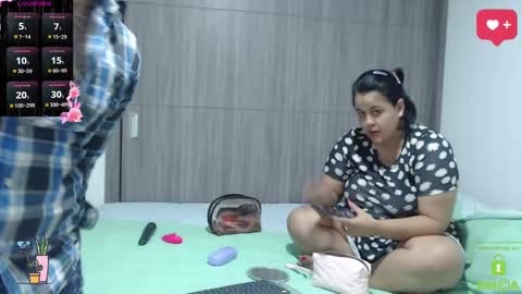 Snapshot of sweetdesires_ chatting on 13, 2, 2025         online show from 13, 2, 2025
