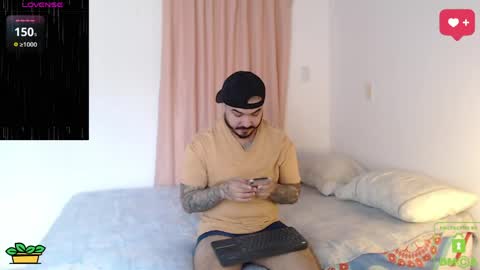 Snapshot of sweetdesires_ chatting on 31, 5, 2026 online show from 31, 5, 2026