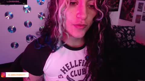 Abril online show from 12, 11, 2025