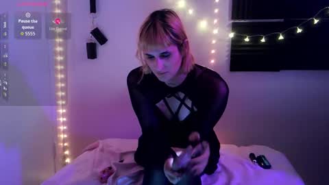 Snapshot of sweetemmarose chatting on 17, 12, 2025 Emma online show from 17, 12, 2025