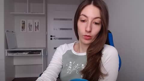 Snapshot of sweetheart_77 chatting on 21, 11, 2025 Emma online show from 21, 11, 2025