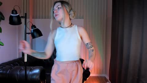 Snapshot of sweetheart_flower chatting on 16, 1, 2025 Kira online show from 16, 1, 2025