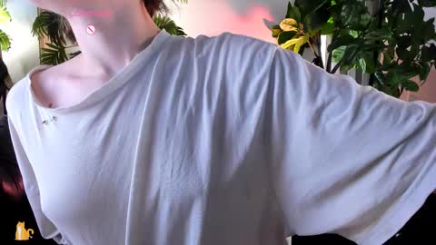 Snapshot of sweetheart_flower chatting on 27, 2, 2025 Kira online show from 27, 2, 2025