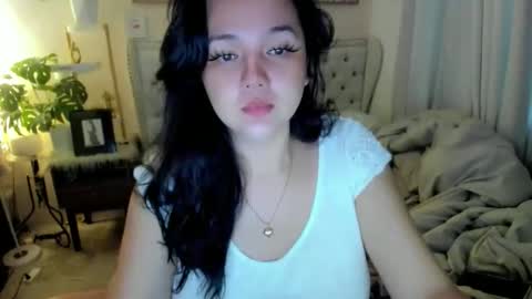 Snapshot of sweethoney369 chatting on 6, 1, 2026 Layla online show from 6, 1, 2026