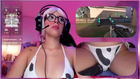 Snapshot of sweetie_cloe chatting on 17, 10, 2025 sweetie_cloe online show from 17, 10, 2025