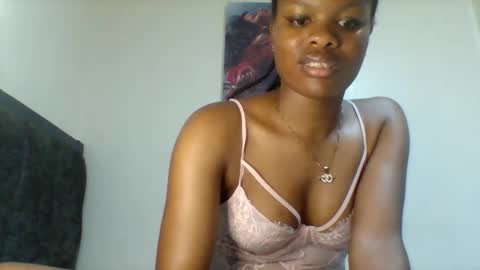 Snapshot of sweetie_lee chatting on 8, 11, 2025 sweetie lee online show from 8, 11, 2025