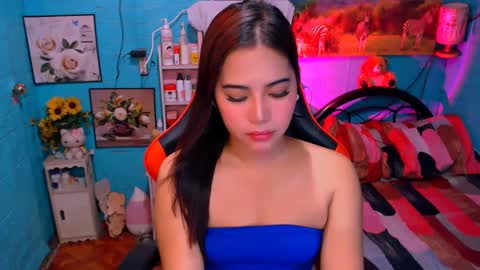 Nicole online show from 12, 12, 2024