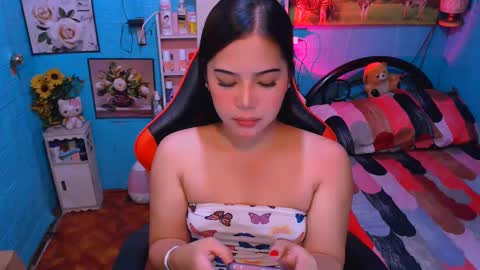 Nicole online show from 19, 2, 2025