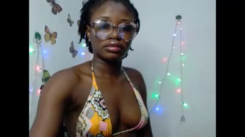 Snapshot of sweetjuicyclit chatting on 22, 6, 2026 zuri online show from 22, 6, 2026