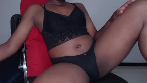 Snapshot of sweetlight chatting on 18, 11, 2025 mayra online show from 18, 11, 2025