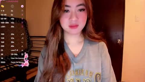 Snapshot of sweetlovepinay04 chatting on 25, 5, 2026 Zoe online show from 25, 5, 2026
