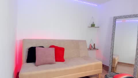 instagram sweetluna 0 online show from 7, 1, 2025