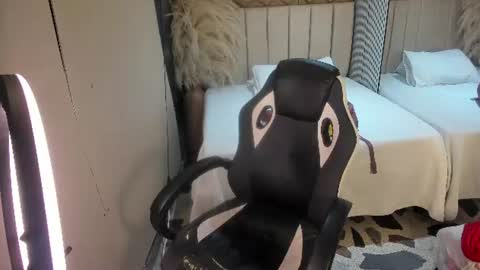 Snapshot of sweetnova_ chatting on 5, 7, 2026 Sweet Nova online show from 5, 7, 2026