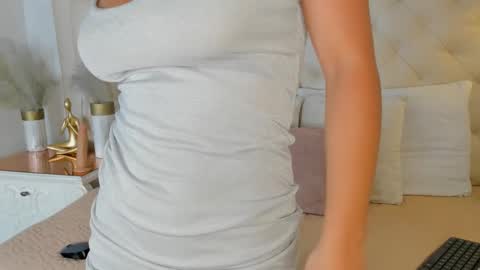 Snapshot of sweets_one chatting on 5, 2, 2026 sweets one online show from 5, 2, 2026