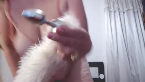 Sweet online show from 6, 4, 2026