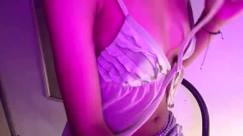 SweetSinnyX online show from 18, 4, 2026